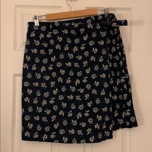 LL Bean skirt. Navy with print